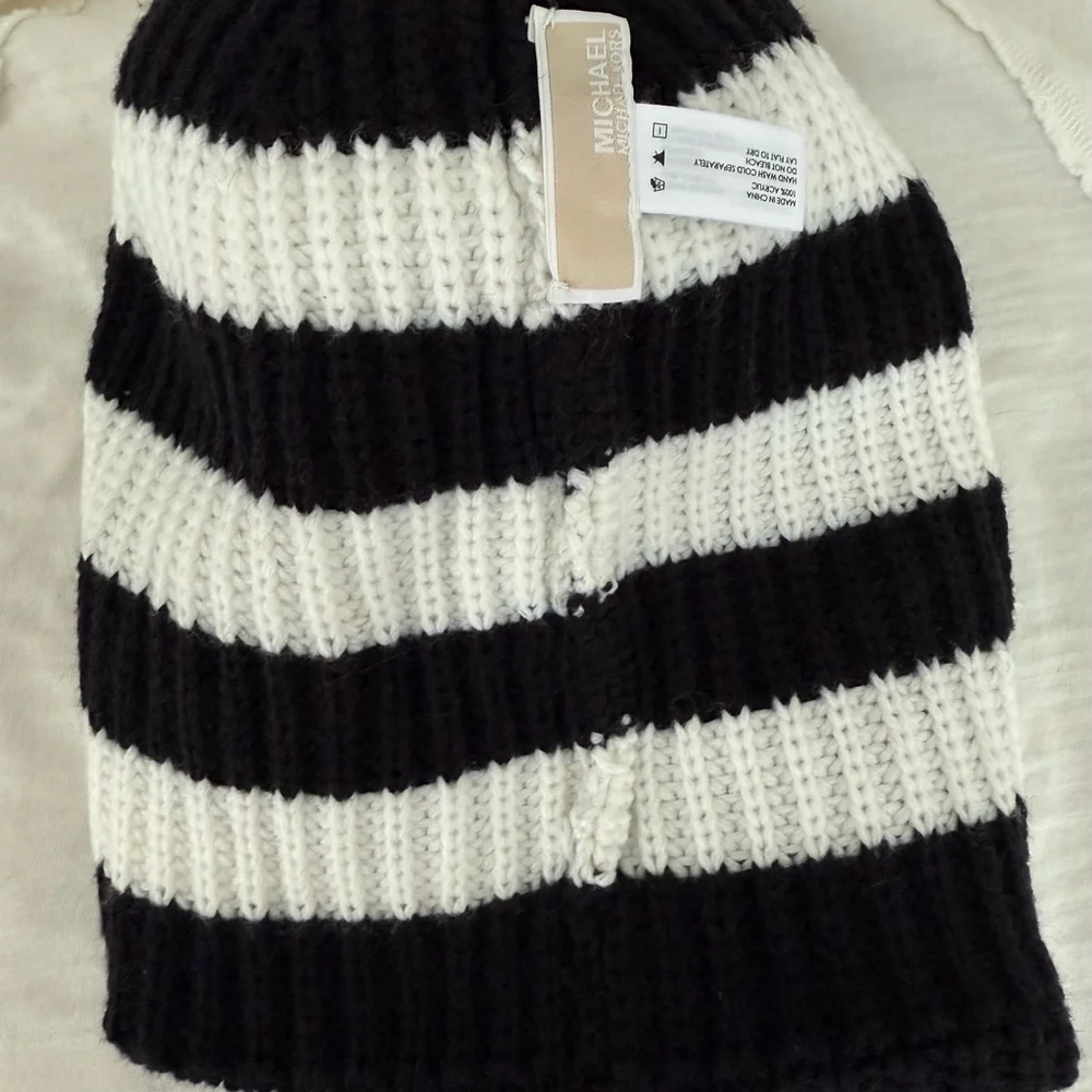 MICHAEL KORS BLACK AND CREAM STRIPED HAT FOR WOMEN ( ONE SIZE)